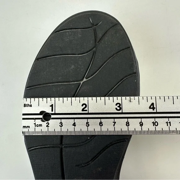 Clarks slip on shoe Womens Size 8.5 comfort black Everyday Comfort Low heel - Picture 14 of 14